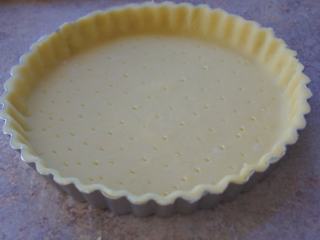 4、感恩季——小能量卡仕达奇异果挞,用叉子在酥皮上叉些洞洞