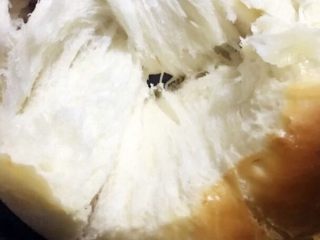 16、牛奶黑芝麻小餐包,香甜松软