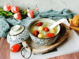 17、红枣银耳莲子汤,喝一碗  嗓子顿觉舒适  