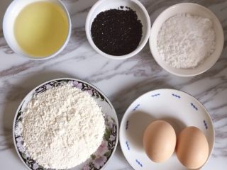 1、芝麻薄脆,准备好食材