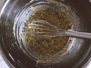 6、芝麻薄脆,拌均匀