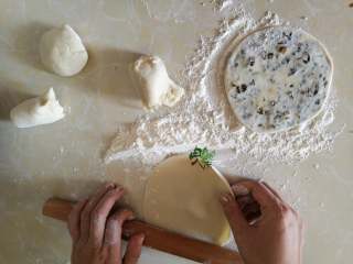 9、霉干菜饼,依次做好。