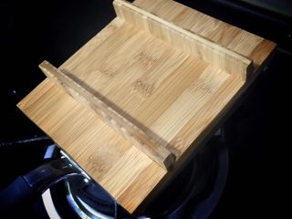 11、幸福满满厚蛋烧（宝宝辅食）,这种锅盖非常适合厚蛋烧的锅，同时又可以摆盘使用。