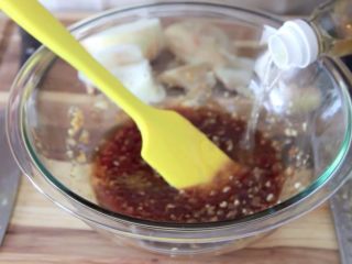 10、在家简易做韩国烤肉的方法，只需要烤箱就能完成,2汤匙白醋