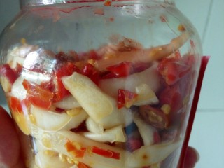 7、辣椒萝卜条,装瓶，密封，三天就可以吃了????