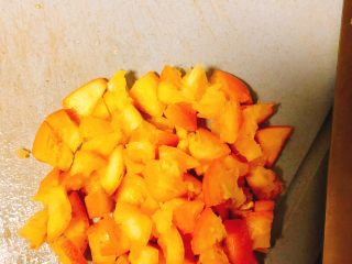 2、金桔苹果止咳汤,金桔去核，处理干净切小粒备用！