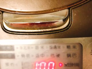 4、金桔苹果止咳汤,入锅顺序：先放放入适量水在放入苹果煮5分钟后在放入金桔和柠檬煮1个小时后放入冰糖！出锅的时候妈妈们可以试一下味道，根据自己的口感来调整！