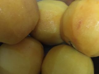 4、黄桃罐头,黄桃去皮