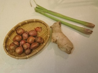 3、电饭煲+海南鸡饭,紅蔥頭、姜、香茅