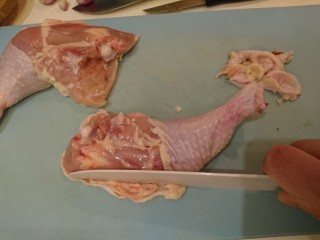 4、电饭煲+海南鸡饭,大雞腿切去多餘的皮跟油