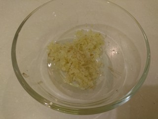 24、电饭煲+海南鸡饭,姜切末