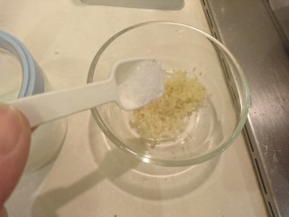 25、电饭煲+海南鸡饭,加鹽,照自己喜好調整鹹淡