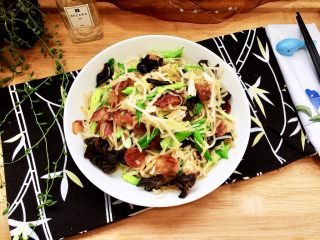 19、一人食，饱腹“菜”➕蒜苗木耳香肠炒饼丝,成品