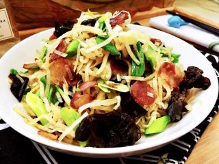 21、一人食，饱腹“菜”➕蒜苗木耳香肠炒饼丝,成品