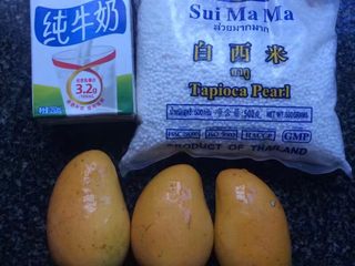 1、干了这杯蔓越莓芒果西米露吧～,准备食材，我用的小西米，大西米也行就是煮的耗时间