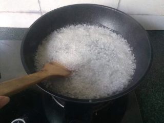 5、干了这杯蔓越莓芒果西米露吧～,铲子不停搅拌