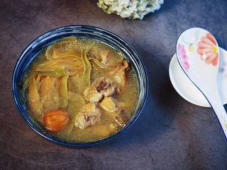 13、霸王花煲猪骨汤,上桌。