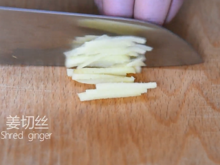 5、做一碗健康又美味的“鸭血粉丝汤”秘诀在这,姜切丝