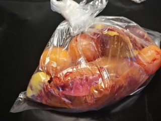 5、中餐秋冬滋补篇:天麻老母鸡汤,装袋冷冻保存，以后汇总炒鸡杂。