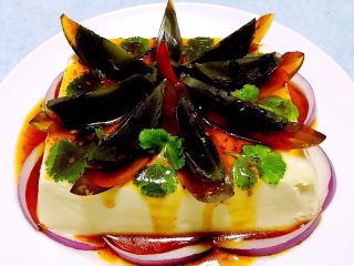 7、花式皮蛋豆腐,爽口又美味的皮蛋豆腐就大功告成了好简单噢