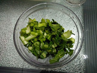 5、暖心牛肉面疙瘩汤,青菜切碎