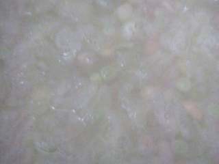 6、#传统苏式腊八粥#·#牡丹式腊八粥#(5/元~2017),加入少量水,开锅,中小火煮十分钟,这样成熟快。