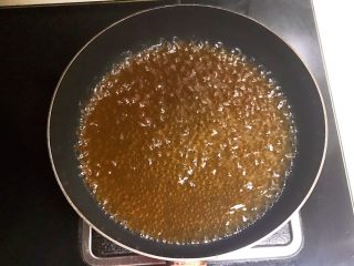 11、红糖蓝莓小圆子,烧开后小火熬制