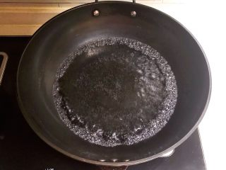 13、红糖蓝莓小圆子,另起锅,加入冷水