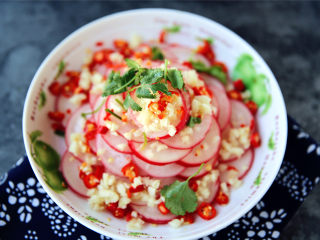 10、酸辣萝卜,拌匀即可。