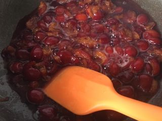 8、樱桃酱,按压出汁