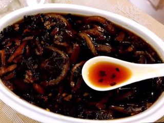 5、柠檬枇杷膏,炖了12个小时后的柠檬膏，端出炖锅