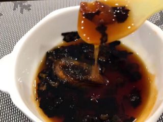 7、柠檬枇杷膏,汤汁粘稠