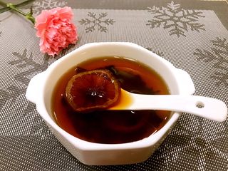 8、柠檬枇杷膏,先用温水冲上一碗，味道美美哒????