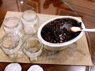 10、柠檬枇杷膏,提前准备四个玻璃瓶，洗净煮沸消毒，晾干