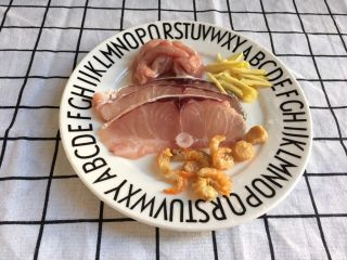 1、荔湾艇仔粥,首先准备好一人份的粥底材料