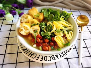 12、荔湾艇仔粥,非常有吃头的一个粥！