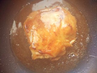 7、日式照烧鸡腿饭,每面都刷上照烧汁,继续小火煎至全熟