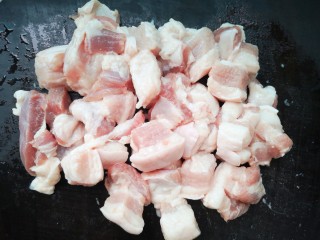 3、大肉粽,五花肉切小块