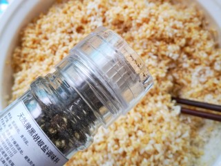 13、大肉粽,加入少许胡椒粉