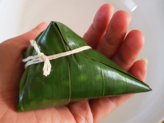 20、大肉粽,包好一个粽子,是不是很漂亮呀