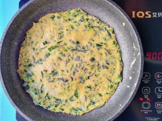 13、#补铁#菠菜煎饼,小火慢烙,直至两面熟透即可
