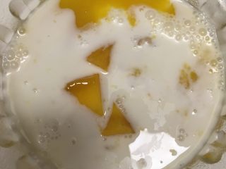 9、芒椰西米露,享受美味，如果有进口柚子，可以加点柚子肉，很好，我没买就省了。这款甜品制作成本大概15块以内，但关键是比外面卖的好吃多了。