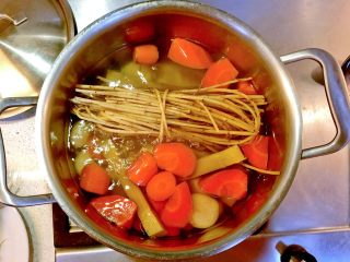 7、竹蔗茅根水,煮好的竹蔗茅根水。