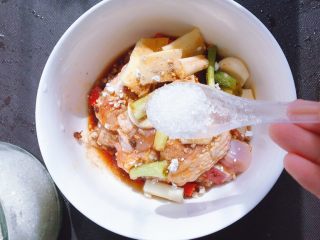 12、香菇木耳滑鸡,一丢丢的白糖