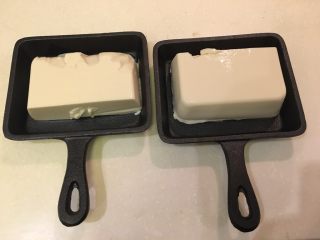 6、想要你-山药豆腐,将豆腐轻轻的滑入烤盘里备用