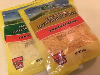 11、想要你-山药豆腐,准备起司丝,我今天准备了两种起司