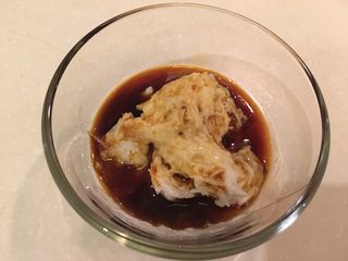 13、想要你-山药豆腐,步骤12的酱油/米啉/盐,加入山药泥里搅拌均匀备用