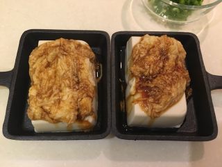 15、想要你-山药豆腐,将山药泥用汤匙铺到豆腐上