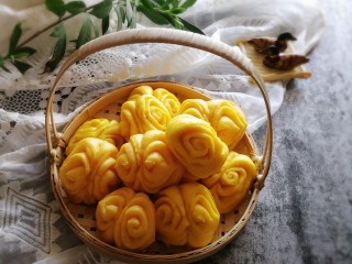 12、南瓜花卷,成品图