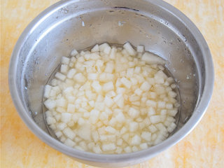 7、菊花雪梨酱,取出，室温解冻